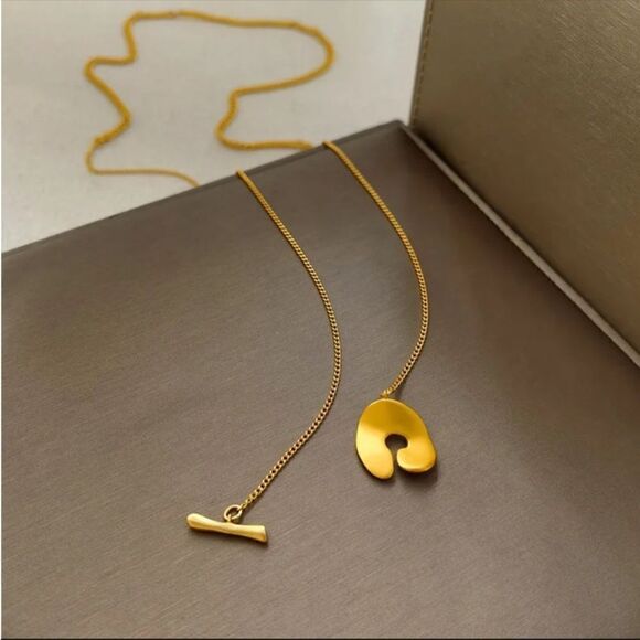 New 18k Gold Plated Unique Bar Toggle Necklace - Picture 3 of 7